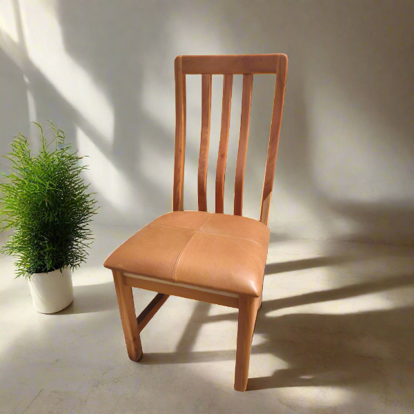 Soloblock Kiaat Classic Chair with leather whiskey buff