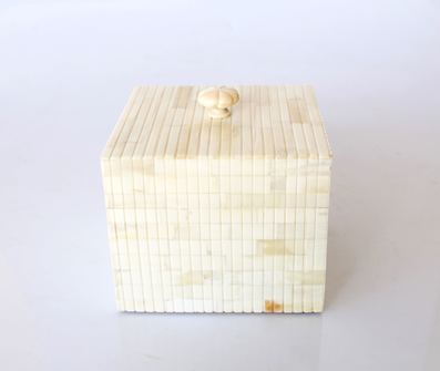 SQUARE BONE RIDGED BOX WITH KNOB 13X15.5X15CM