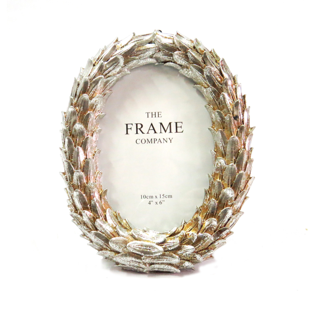 Baccus Frame - Elegant Photo Display
Treasure your memories with the sophisticated Baccus Frame, expertly crafted to showcase your favorite 4" x 6" photos. This sturdy frame combines style and durability, perfect for displaying cherished moments.
