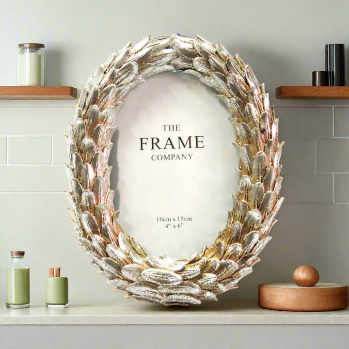 Baccus Frame - Elegant Photo Display
Treasure your memories with the sophisticated Baccus Frame, expertly crafted to showcase your favorite 4" x 6" photos. This sturdy frame combines style and durability, perfect for displaying cherished moments.