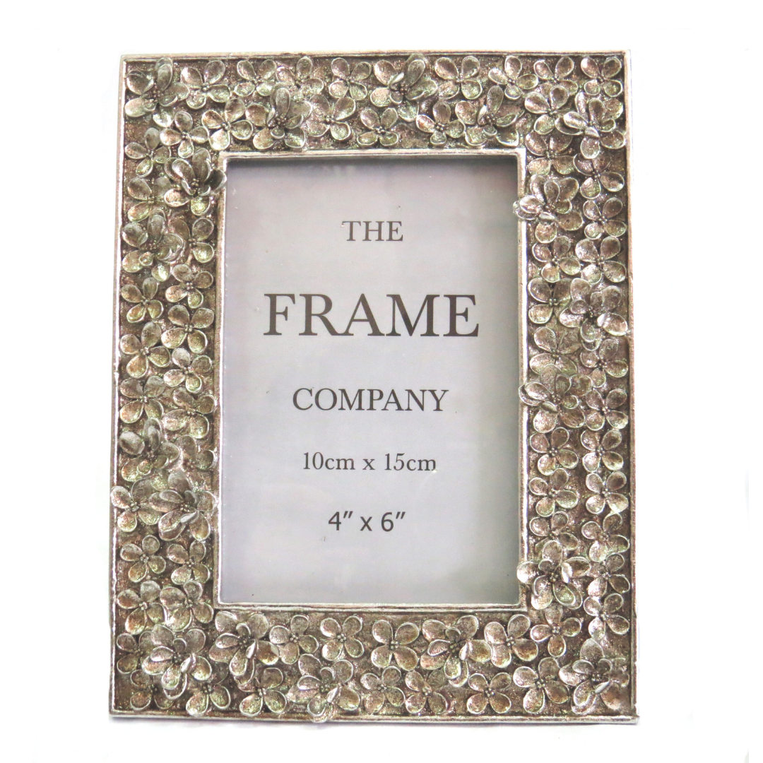 Bellis Frame - Elegant Photo Display from Unique Boys
Showcase Your Treasured Memories
Introducing the Bellis Frame, expertly designed to perfectly showcase your 4" x 6" (10cm x 15cm) photos or pictures. This sleek silver frame is a versatile and lightweight addition to any space, weighing only 490g.
Product Specifications:
Frame Size: 17cm x 22cm
Photo Size: 10cm x 15cm (4" x 6")
Material: Premium silver-finished metal
