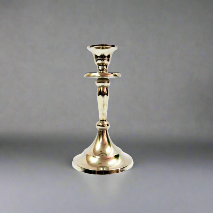 Candle Stand Silver Small
Add a touch of elegance to your space with our Candle Stand Silver Small.
Sophisticated Design
Crafted from high-quality copper material (with a silver finish)
Compact size: 19 x 10.5 x 5 cm (7.5 x 4.1 x 2 inches)
Holds tealight candles for ambient lighting