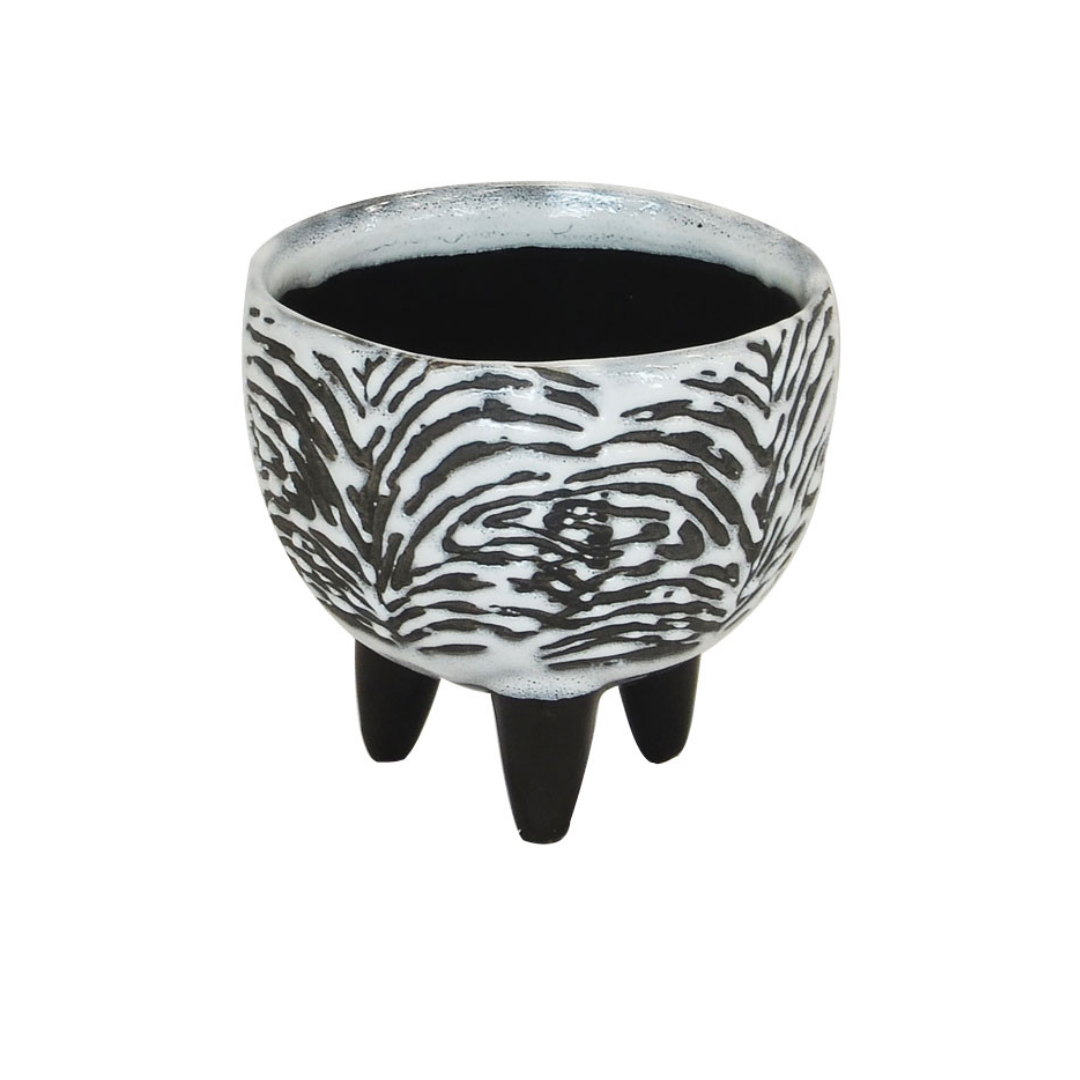 Ceramic Zebra Footed Vase - Small
Add a touch of modern whimsy to your interior decor with the Ceramic Zebra Footed Vase, a unique and stylish addition to any room.
Design Features:
Size: 14cm (Diameter) x 13cm (Height)
Crafted from high-quality ceramic
Black effect design with zebra-inspired footed base
Perfect for adding visual interest to shelves, consoles, or tables
Interior Style:
Complements modern, minimalist, and bohemian interior styles
Adds a touch of elegance and playfulness to living rooms