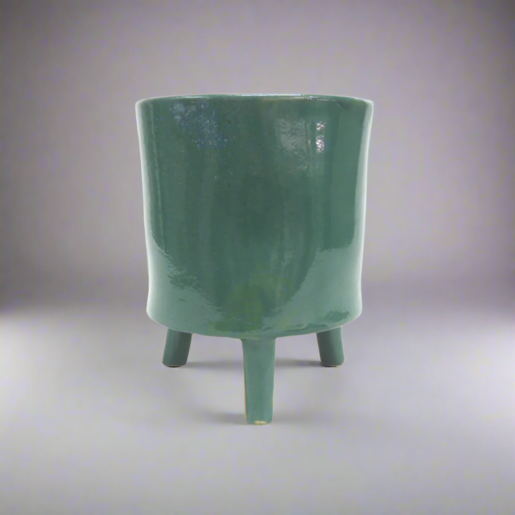 Unique Boys
Clinton Pot
Unique Reactive Glaze Planter
Elevate your plant game with the stunning Clinton Pot, featuring:
Vaguely reactive glaze in eye-catching green and speckled blue
Unique, one-of-a-kind coloring
Perfect for showcasing your favorite plants
Key Specifications
Height (including legs): 20cm
Height (without legs): 15cm
Material: High-quality ceramic with reactive glaze
Perfect for
Adding a pop of color to your indoor spaces
Displaying small plants, succulents, or herbs