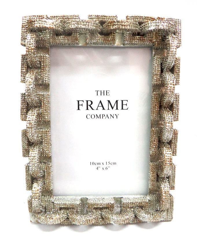 Chain Couture Frame
Stunning 4x6 Photo Frame
Elevate your home décor with the chic Chain Couture Frame, perfectly designed for showcasing your favorite 4" x 6" memories.