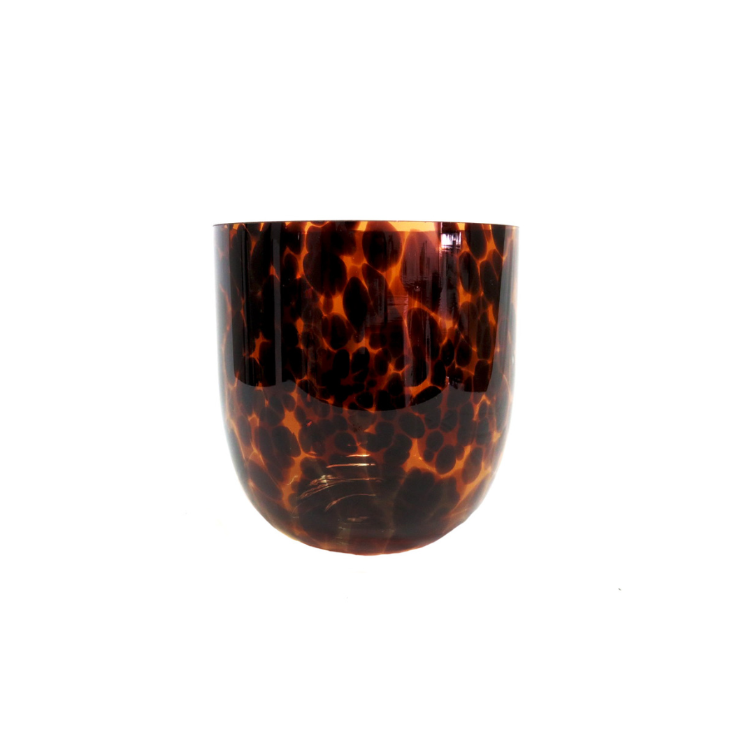 Formosa Vase - A Masterpiece of Craftsmanship
Inspired by the intricate beauty of tortoise shells, the Formosa vase is a breathtaking piece of artistry. Its unique 20cmD x 22cmH shape expertly captures light, creating a stunning focal point that elevates any interior