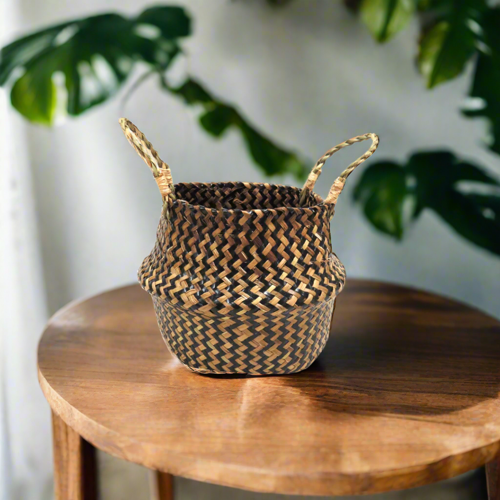 Fia Basket Planter
Add a touch of effortless style to your home with the stunning Fia basket planter. This eye-catching, chevron-woven design beautifully combines black and natural hues, creating a unique and sophisticated look. Crafted with high-quality materials and featuring twisted handles, this planter is both durable and beautiful.
Details
Size: 22cm width x 28cm length x 24cm height
Material: High-quality materials for a sturdy construction
