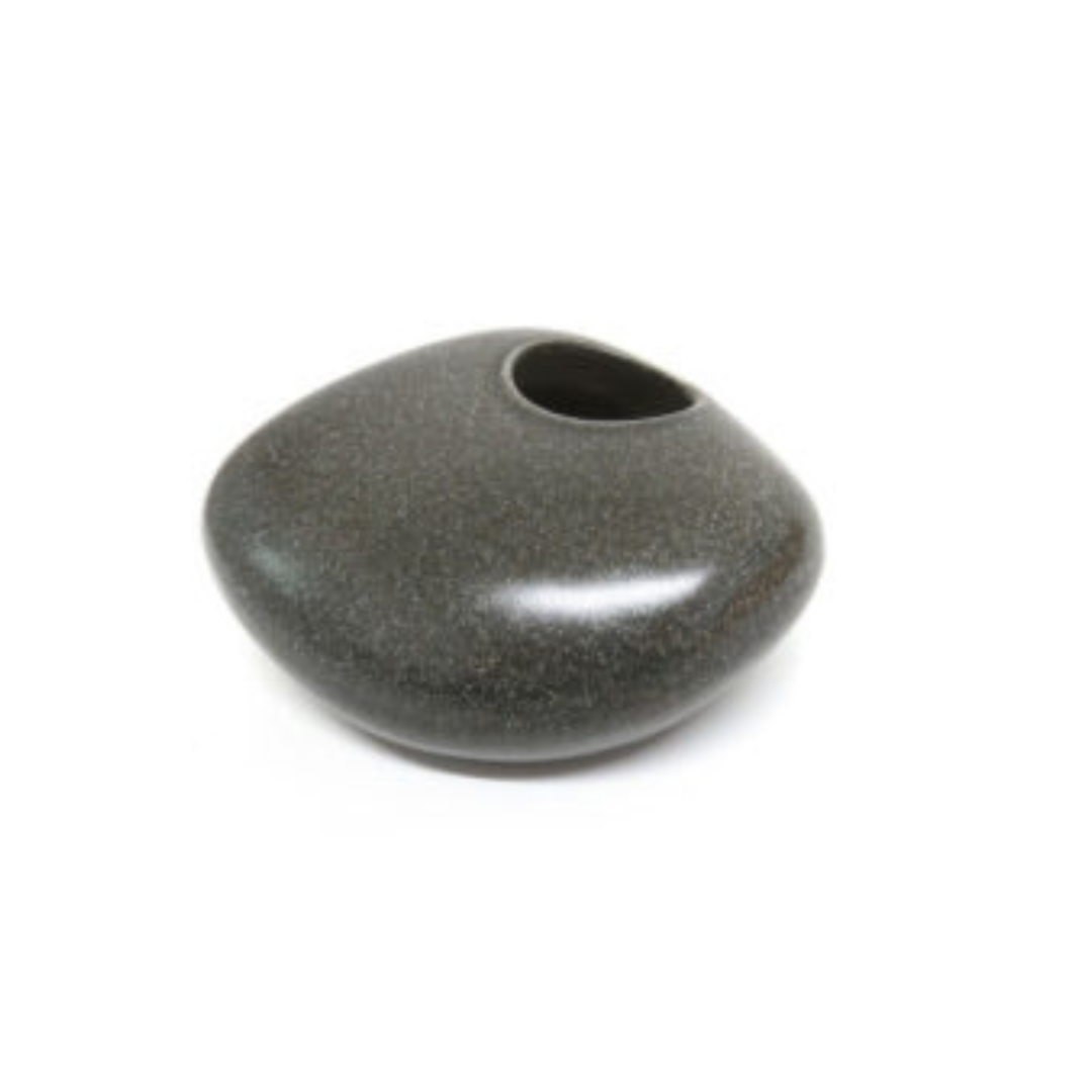 Forma Plantpebble 14cm - Elevate Your Indoor Oasis
Enhance the beauty of your indoor plants with the stunning Forma Plantpebble 14cm. Crafted with a deep charcoal glaze and speckled design, this plant pebble adds a touch of sophistication to any room.
Key Features:
Sleek Design: Measures 16.5cm x 15cm x 9cm, perfect for showcasing your favorite plants
Deep Charcoal Glaze: Adds a touch of elegance and sophistication to any room
Speckled Design: Unique and eye-catching, perfect for plant lover