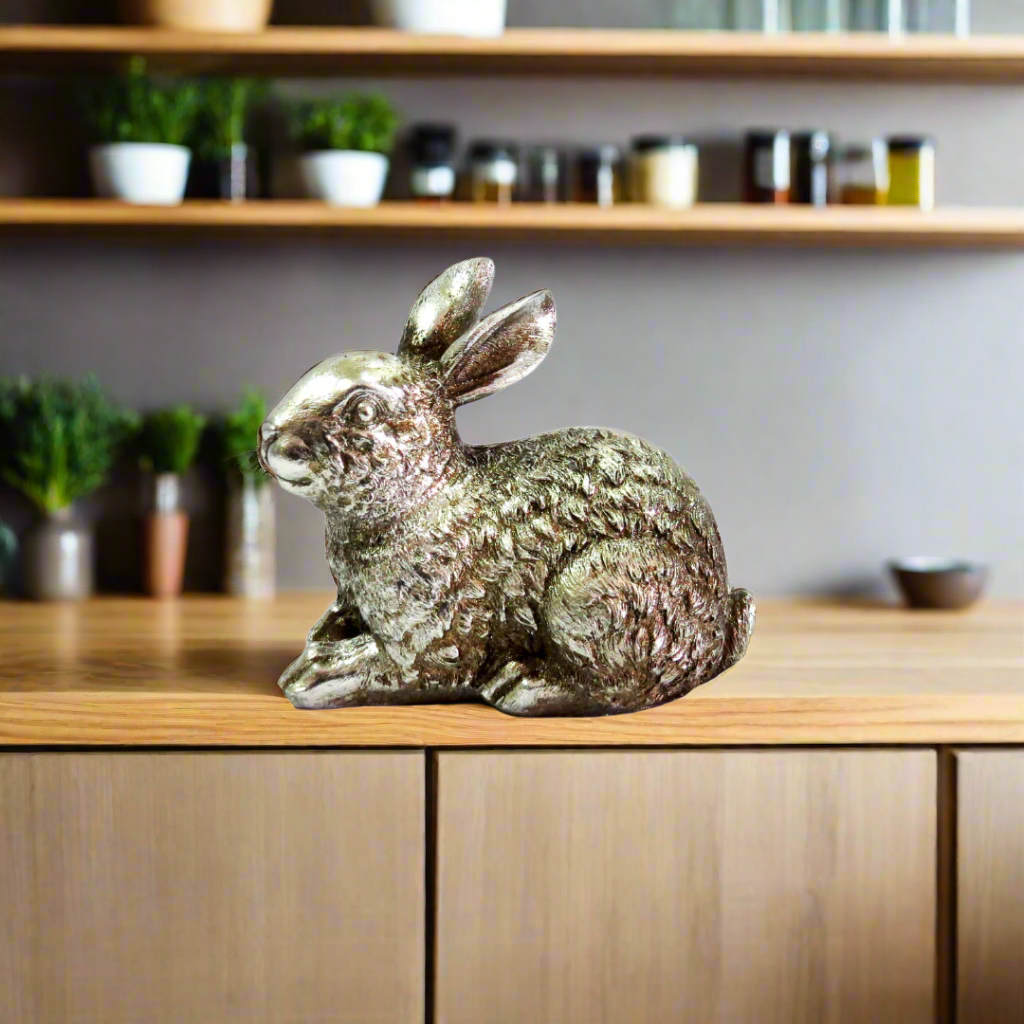 Ginseng Rabbit - Elegant Decor
Add a touch of sophistication to your home with the stunning Ginseng Rabbit decorative piece. Standing at 16cm in width and 14cm in height, its antique silver finish boasts intricate detailing, elevating the elegance of any room.