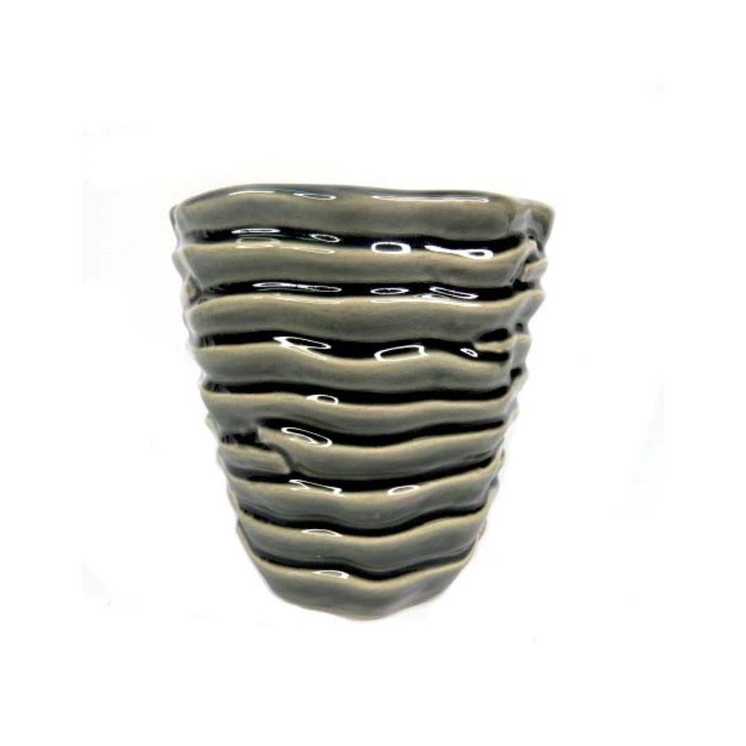 Granito Pot - Elegant Planter
Elevate your gardening game with the stunning Granito Pot, expertly crafted to add a touch of elegance to any garden or home. With its durable design and perfect size, this planter is ideal for showcasing your favorite plants.