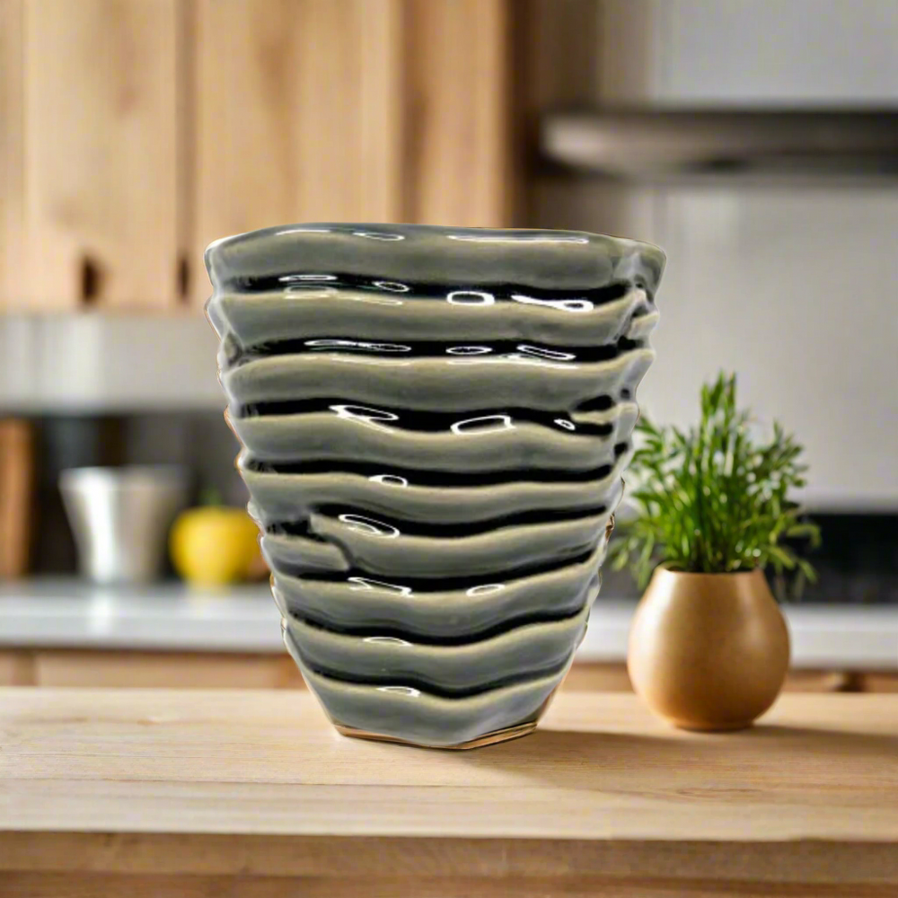 Granito Pot - Elegant Planter
Elevate your gardening game with the stunning Granito Pot, expertly crafted to add a touch of elegance to any garden or home. With its durable design and perfect size, this planter is ideal for showcasing your favorite plants.