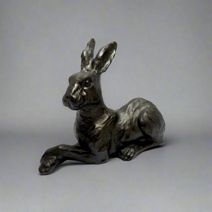 Graphite Hare - Elegant Decor
Add a touch of sophistication to your home with the stunning Graphite Hare decorative piece. Standing at 17cm in width and 22cm in height, its antique silver finish boasts intricate detailing, elevating the elegance of any room.