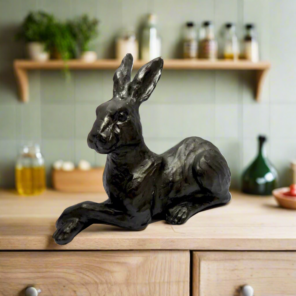 Graphite Hare - Elegant Decor
Add a touch of sophistication to your home with the stunning Graphite Hare decorative piece. Standing at 17cm in width and 22cm in height, its antique silver finish boasts intricate detailing, elevating the elegance of any room.