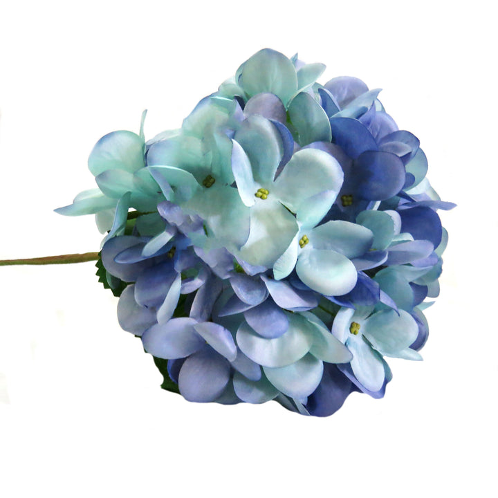 Hydrangea Blue Heaven by Unique Boys
Expertly crafted to capture the essence of real blooms, our Hydrangea Blue Heaven artificial flowers are a stunning addition to any space.
Breathtaking Details