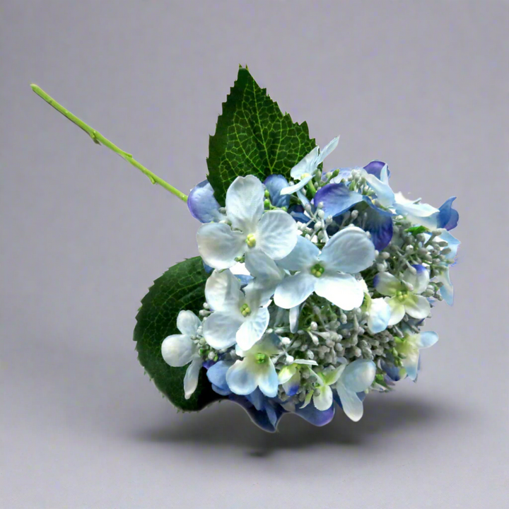 Hydrangea Bridal Blue by Unique Boys.
Add a touch of elegance to your bridal work with our exquisite Hydrangea Bridal Blue artificial flowers, expertly crafted for a flawless look.
Breathtaking Details