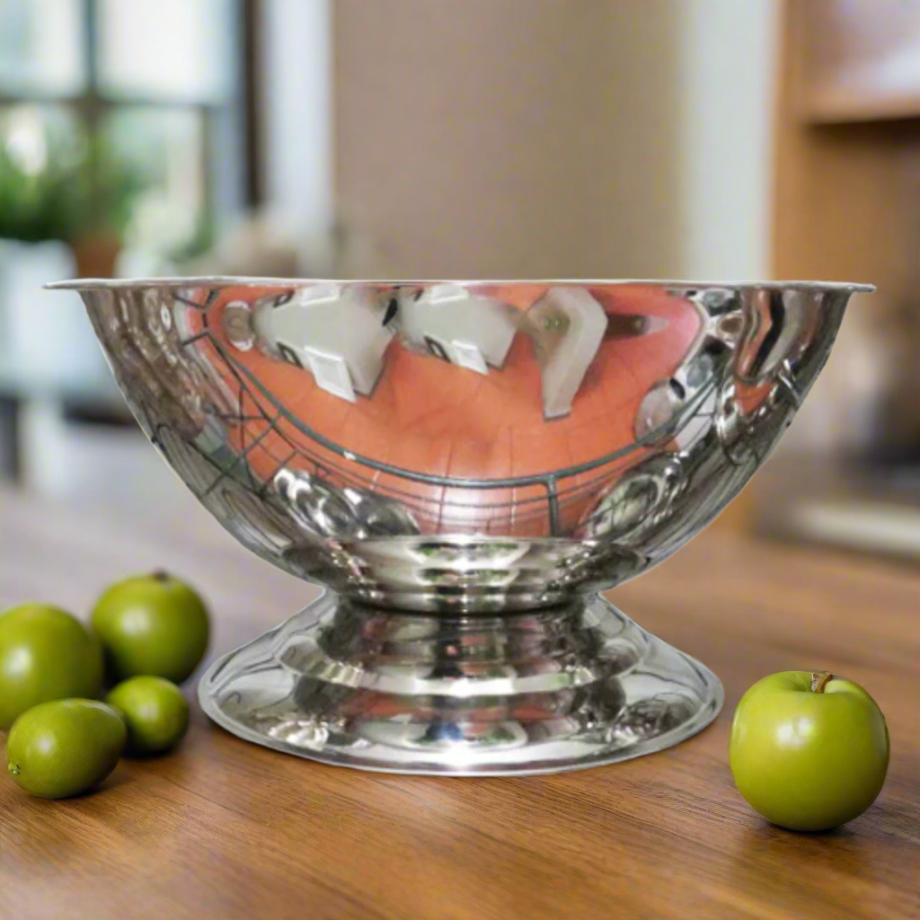 Juno Footed Champagne Bowl - Elegant Entertaining
Elevate your events and gatherings with the stunning Juno Footed Champagne Bowl. This exquisite piece boasts a generous 40cm diameter and 20cm height, making it perfect for serving drinks, displaying stunning centerpieces, or adding a touch of elegance to your table setting.