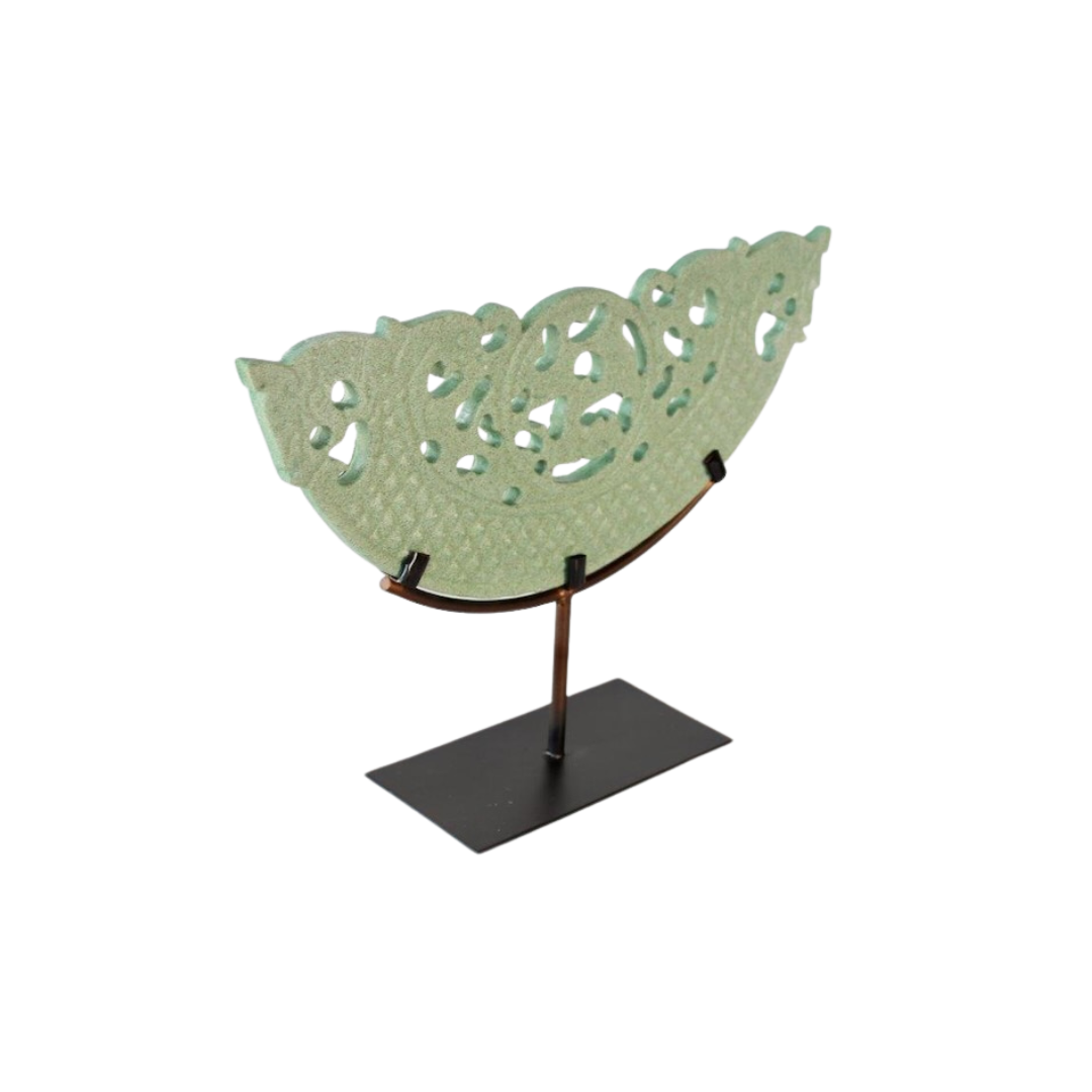 MEDIUM GREEN CUT OUT SANDSTONE ON METAL STAND 29X40X10CM