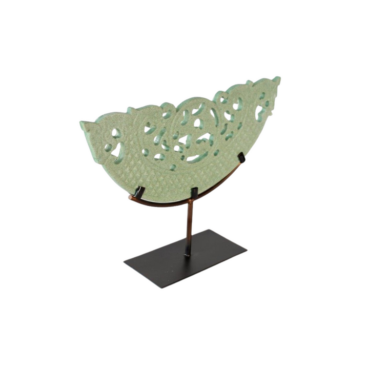 MEDIUM GREEN CUT OUT SANDSTONE ON METAL STAND 29X40X10CM