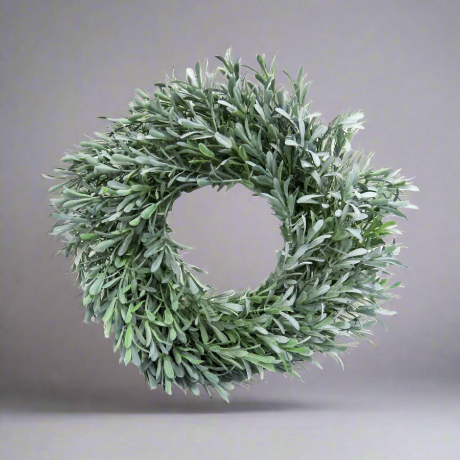 Olympia Garland - Elegant Décor
Elevate your space with the stunning Olympia Garland, perfect for any occasion. Featuring 42cm of lush, green-grey olive leaves, this beautiful garland adds a touch of elegance and sophistication to any room.