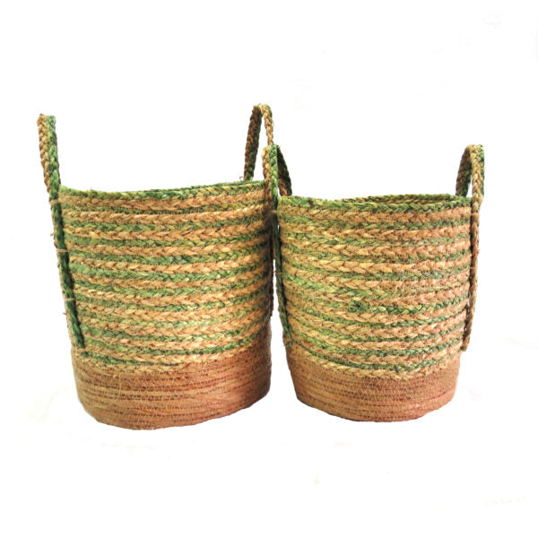 Bungalow Tropics Baskets (Set of 2)
Bring the tropical oasis into your home with our stunning Bungalow Tropics Baskets!
Natural Elegance
Crafted from natural materials, these woven baskets boast:
Green and natural stripes
Sturdy base for durability
Timeless tropical charm