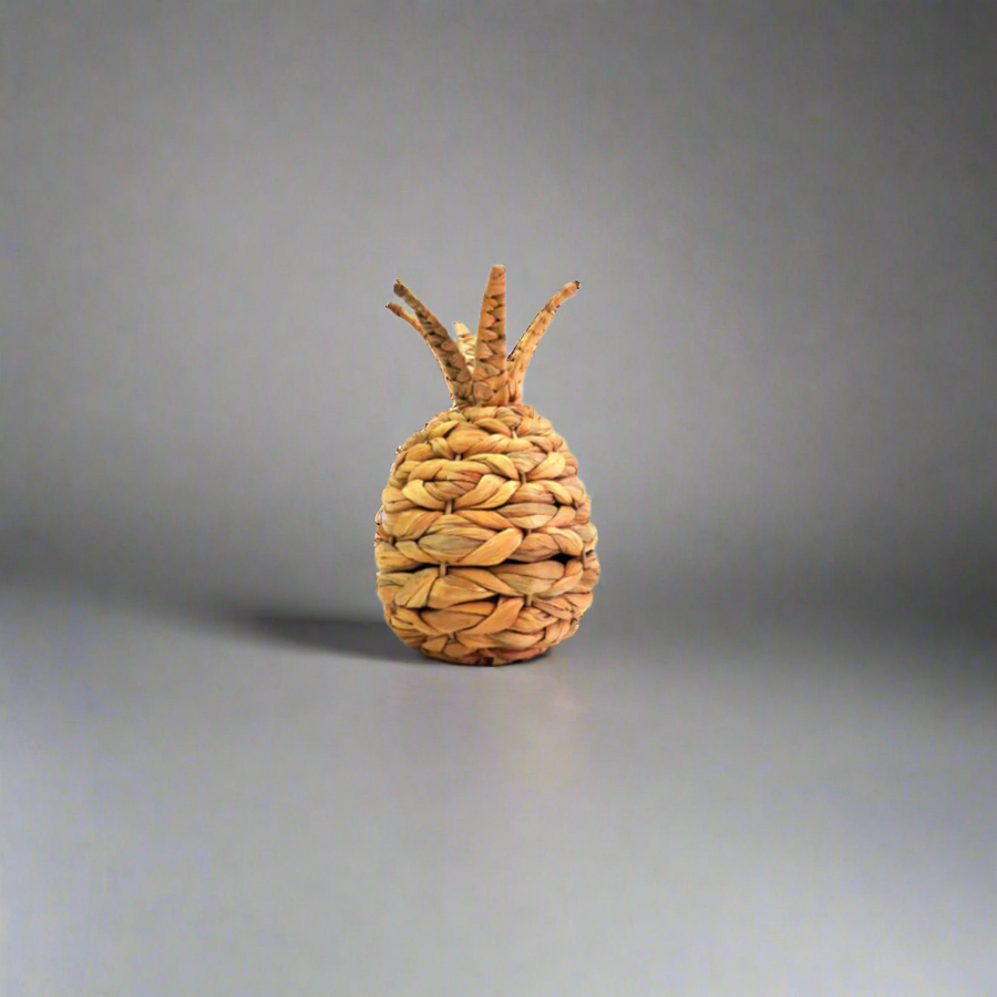 Pineapple La Palma - Handcrafted Decorative Piece
Add a touch of tropical elegance to your space with Pineapple La Palma, a stunning handcrafted decorative piece. Made from chunky organic material, this beautiful pineapple sculpture stands 22cm tall with a diameter of 15cm and an impressive circumference of 43cm.