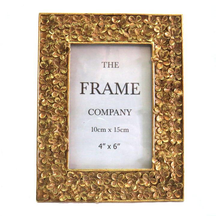 Expertly display your memories with the Shasta Frame. The opening fits a 4"x6" or 10cm x 15cm photo, while the frame measures 17cm x 22cm for a perfect fit. Its antique gold color adds a touch of elegance. Expertly crafted with a weight of 490gms for a sturdy and stylish display-unique interiors