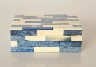 MEDIUM BLUE & WHITE BONE BOX 5X15X9.5CM