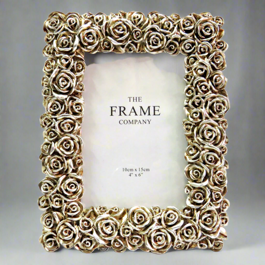 Rose Bomb Frame for 4"x6" Photos
Description
Elevate your photo display with the sleek and modern Rose Bomb Frame, specifically designed for 4"x6" photos. Its innovative design enhances any room's aesthetic while showcasing your memories with precision and clarity.