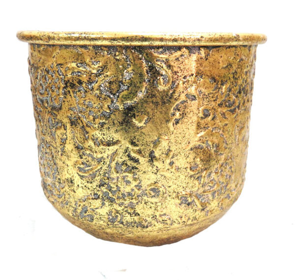 Goldheir Container - Vintage Charm
Add a touch of history and style to your décor with the stunning Goldheir Container. This vintage-inspired pot is perfect for both indoors and outdoors, and its 22cm x 22cm x 18cm size makes it ideal for showcasing your favorite plants and flowers.