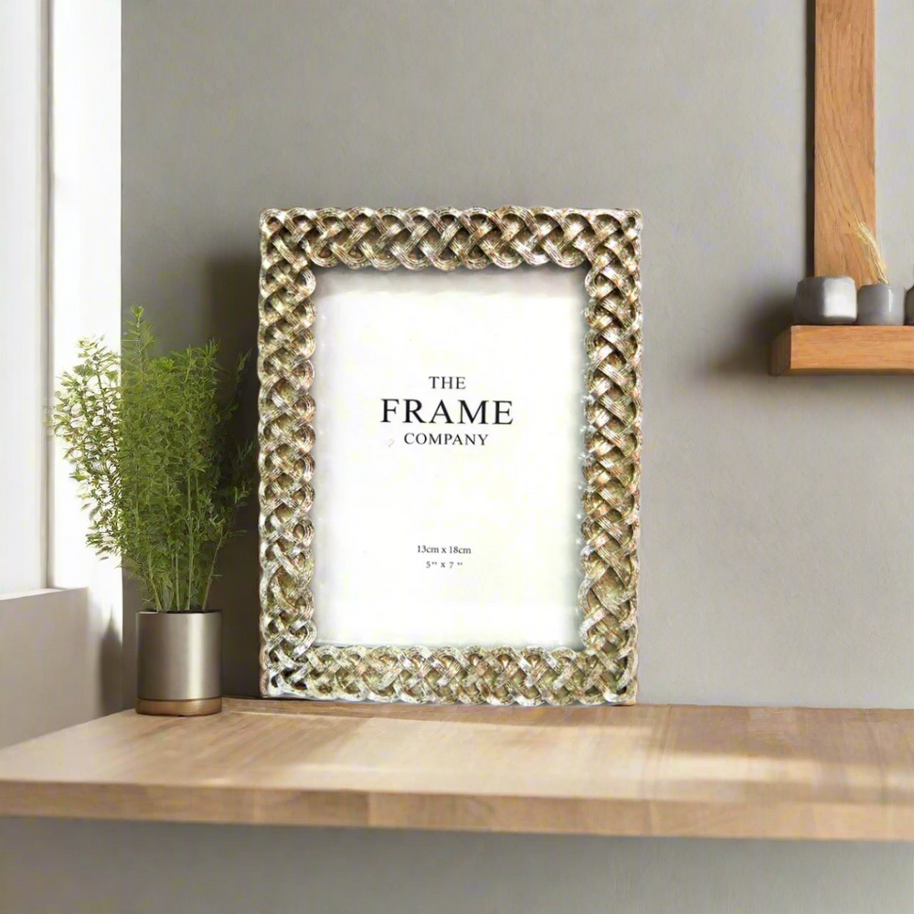 Silvereast Frame
Elevate your cherished memories with our stunning Silvereast Frame. This beautifully crafted frame is designed to showcase your favorite 5"x7" (13cm x 18cm) photos in style.
Key Features: