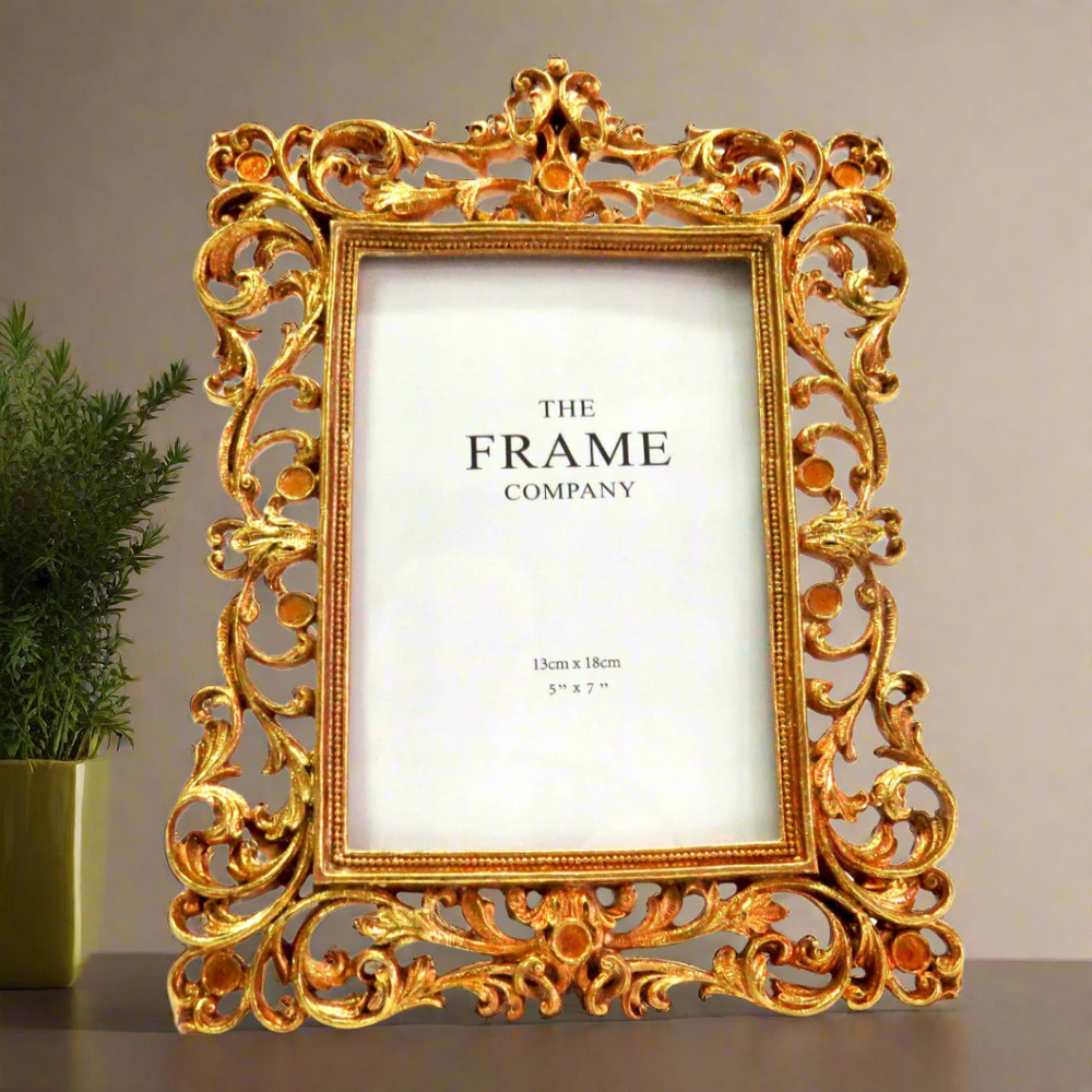 Supermodel Frame
Elevate your favorite memories with our sophisticated Supermodel Frame. Expertly designed to showcase 4"x6" photos, this premium frame boasts a sleek and modern design that will add a touch of elegance to any room.