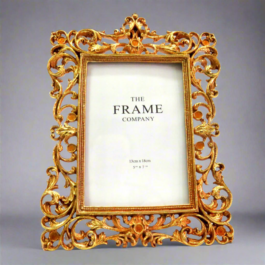 Supermodel Frame
Elevate your favorite memories with our sophisticated Supermodel Frame. Expertly designed to showcase 4"x6" photos, this premium frame boasts a sleek and modern design that will add a touch of elegance to any room.