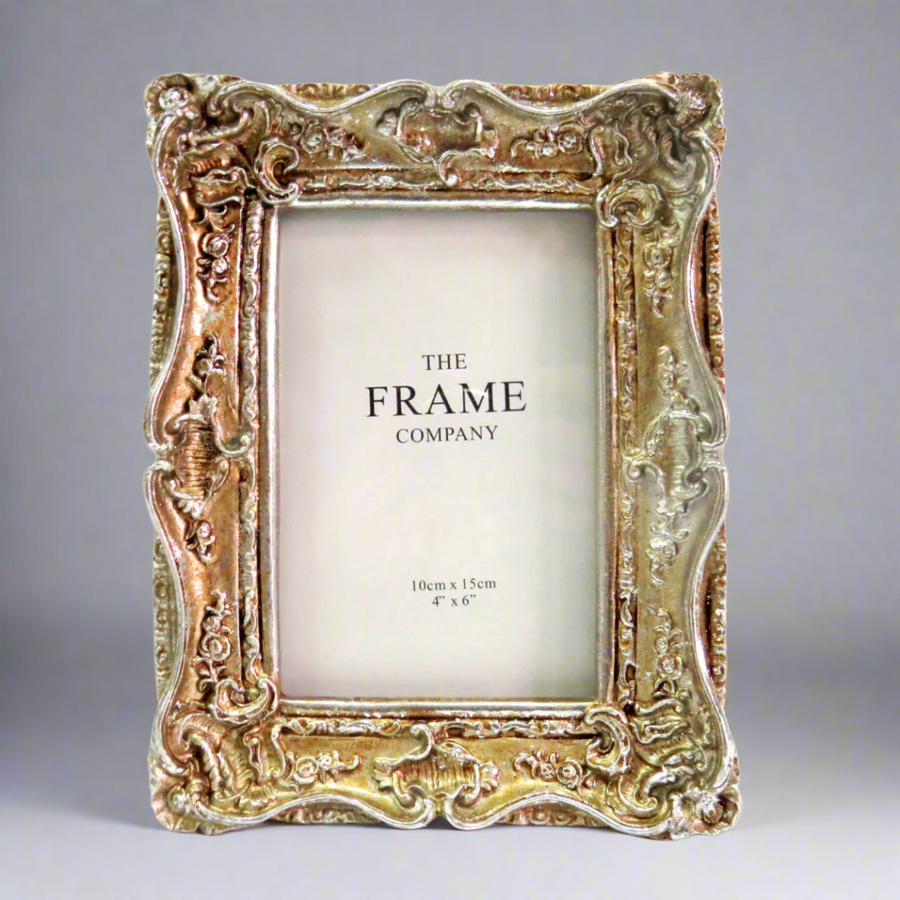 Tintoretto Frame
Preserve your cherished memories in style with our elegant Tintoretto Frame. Measuring 4"x6" (10cm x 15cm), this compact frame is perfect for showcasing your favorite moments in any space.