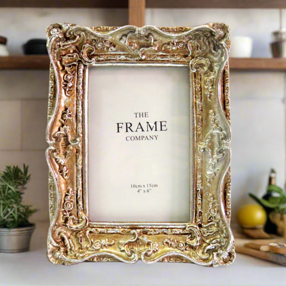 Tintoretto Frame
Preserve your cherished memories in style with our elegant Tintoretto Frame. Measuring 4"x6" (10cm x 15cm), this compact frame is perfect for showcasing your favorite moments in any space.