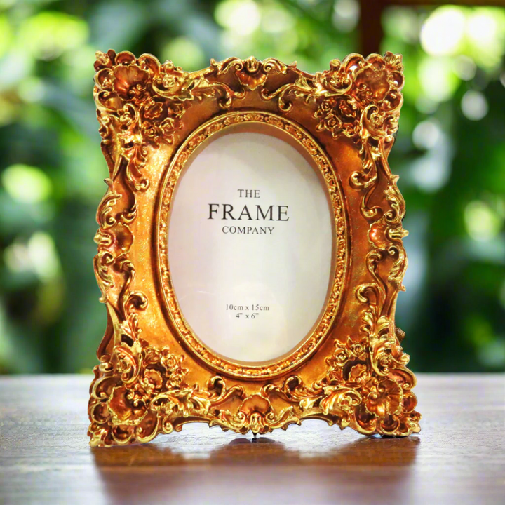 Chatelaine Frame
Timeless Antique Gold 4x6 Photo Frame
Elevate your home décor with the elegant Chatelaine Frame, perfectly designed for showcasing your cherished 4" x 6" (10cm x 15cm) memories.
Key Features