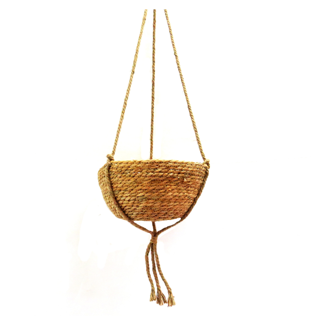 Enhance the appearance of your space with the Trapeze Hanging Basket. Measuring 30cm in diameter and 15cm in height, this basket is made of all natural materials and hangs securely with a 70cm long cord. Bring a touch of nature into your home with this versatile and stylish hanging basket-unique interiors