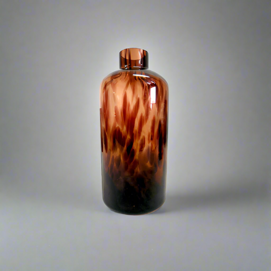 Elevate Your Space with the Exquisite Nuru Vase
Add a touch of sophistication and elegance to your home with the stunning Nuru Vase. This unique, jar-shaped glass container boasts a beautiful tortoise shell design that's sure to impress.