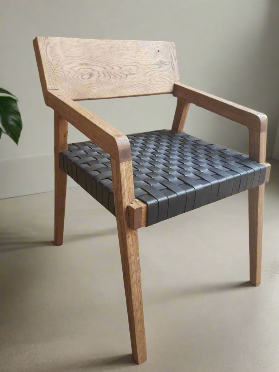 Solo block Oak Texan chair with leather straps