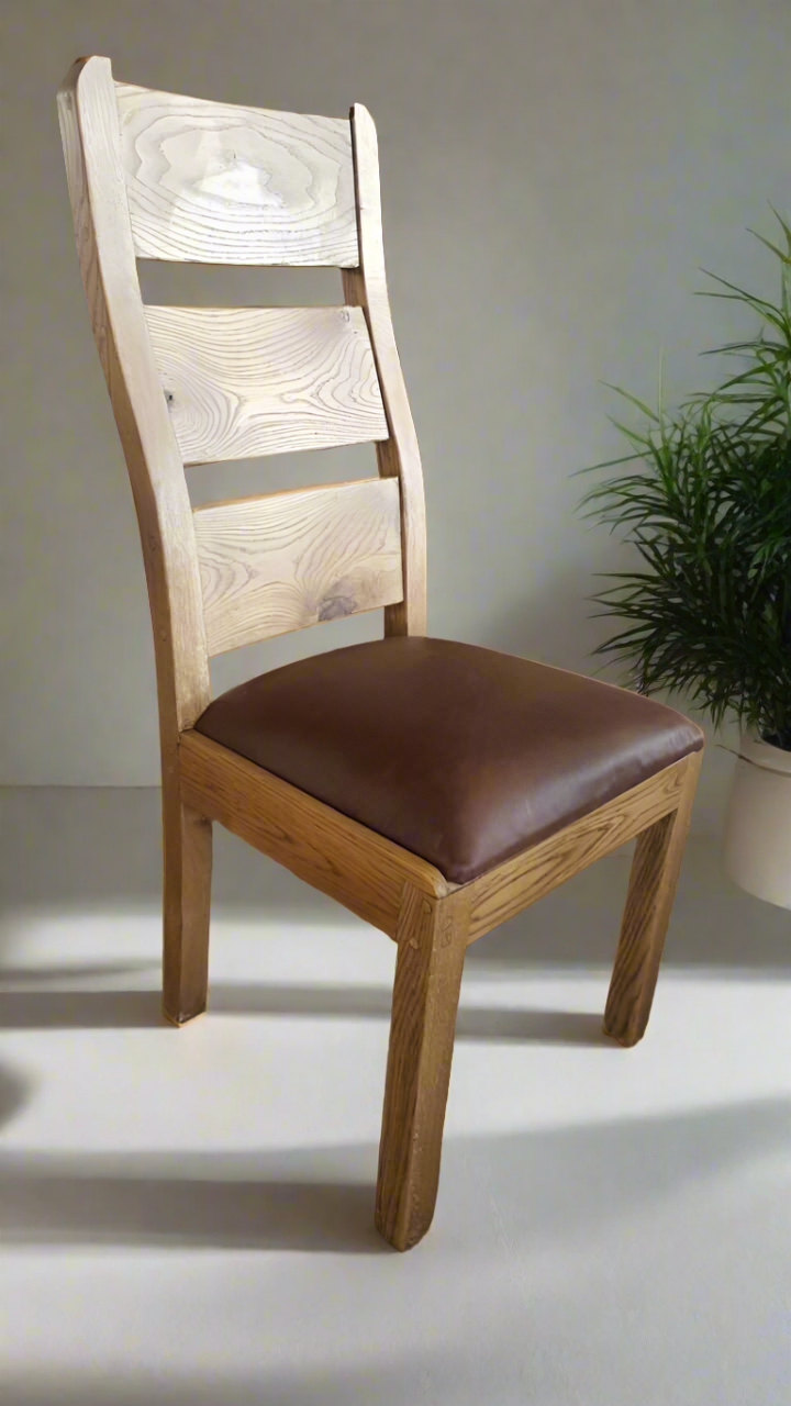 Oak Design Comfort Chair with Leather