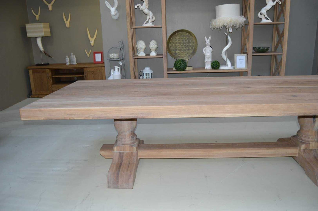 Oak Classic Centre Turned Leg Table