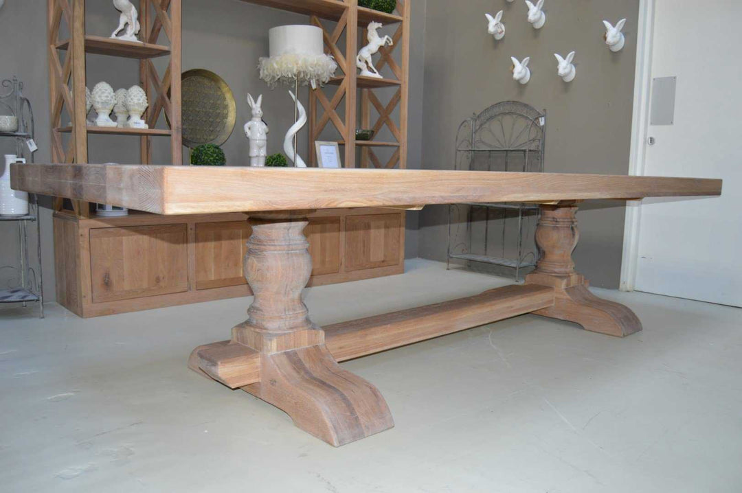 Oak Classic Centre Turned Leg Table