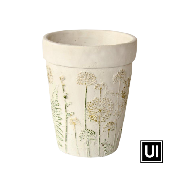 This medium-sized white planter boasts a unique pattern and measures 20 x 16 cm, perfect for any garden setting.  Delivery 5 - 7 working days